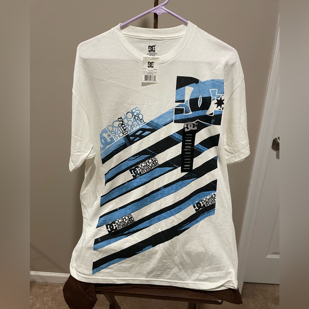 DC men’s shirt L